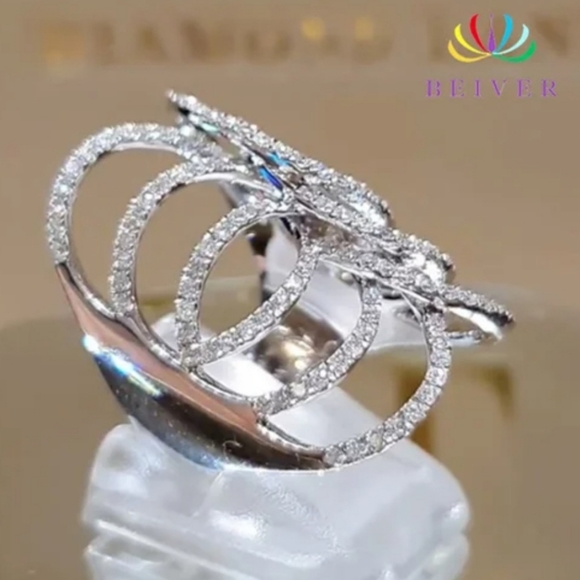 Woman's Ring - Picture 3 of 3